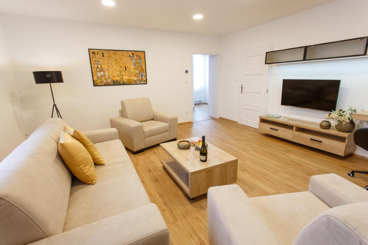 Apartments Villa Whitehouse Ostrava Bagian luar foto