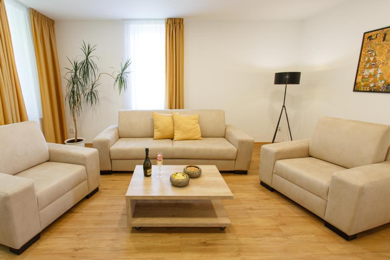 Apartments Villa Whitehouse Ostrava Bagian luar foto